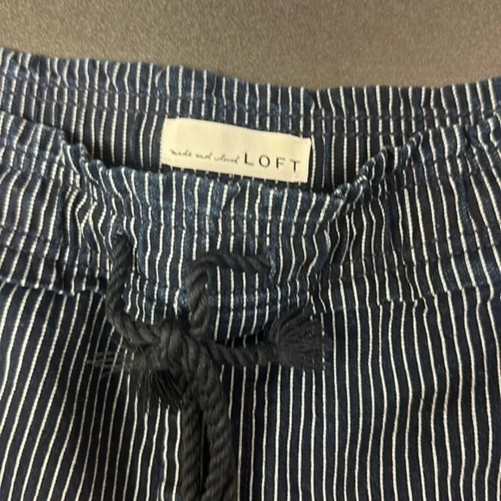 Loft Navy blue and white pinstriped drawstring women’s size small shorts